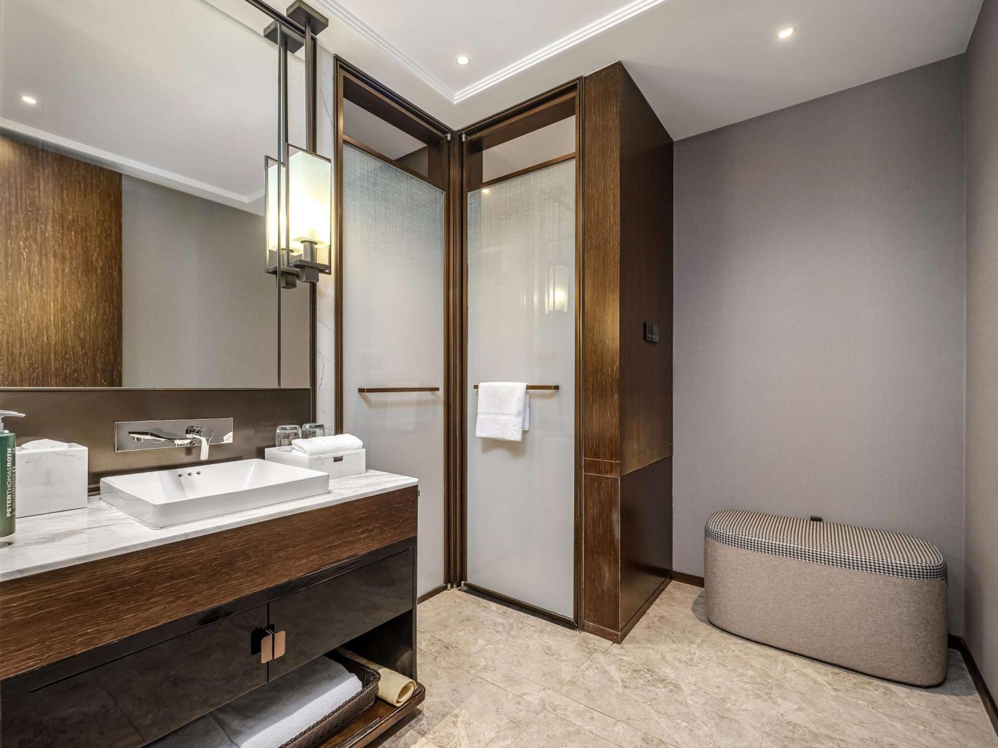 Hilton Garden Inn Beijing Guomao Exterior photo