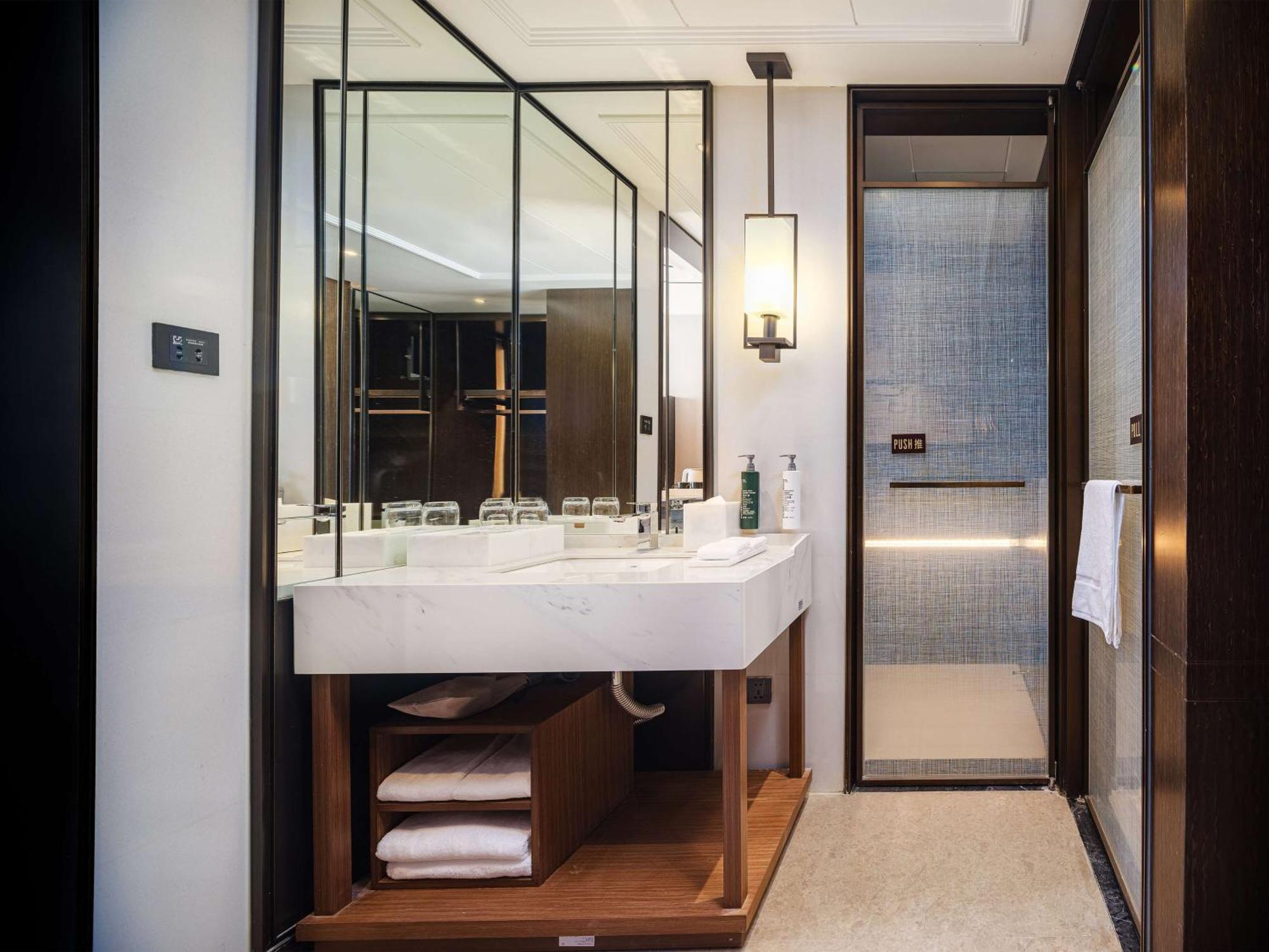 Hilton Garden Inn Beijing Guomao Exterior photo