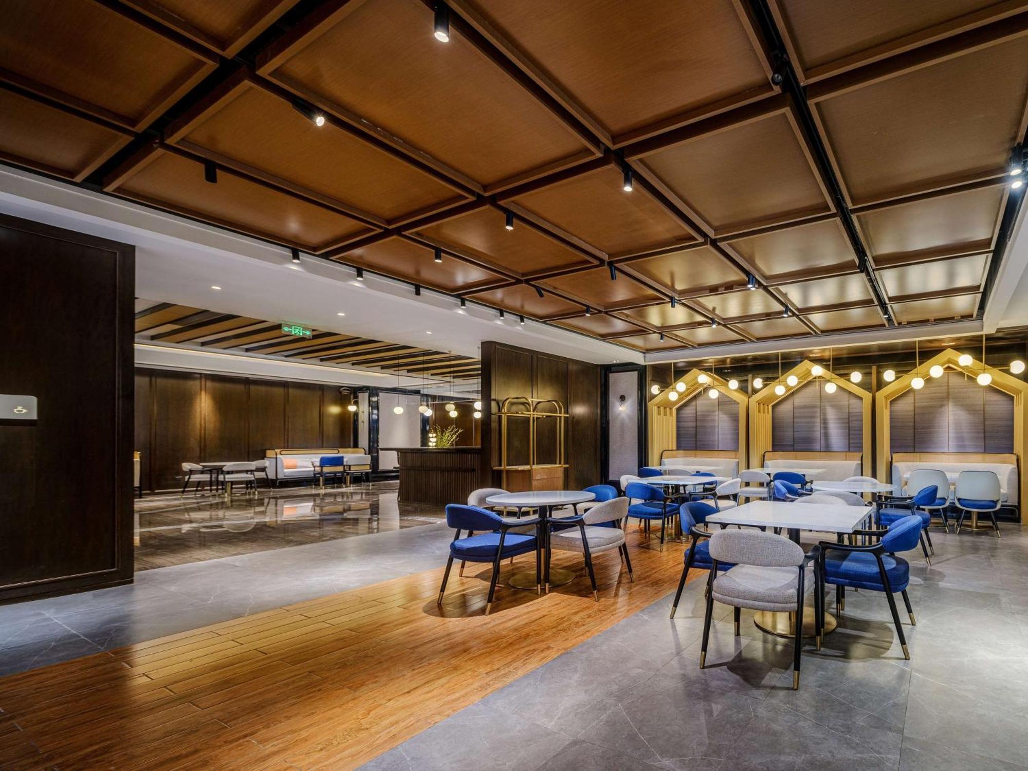 Hilton Garden Inn Beijing Guomao Exterior photo